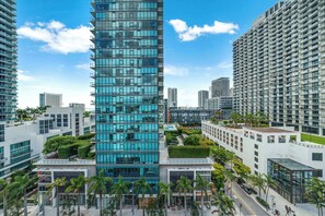 Exterior - Midtown Muse -Walkable Cozy amenity bldg w parking (Miami)