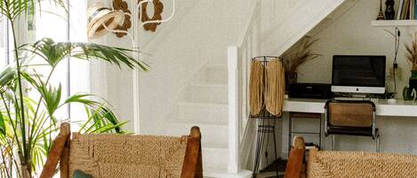 40-inch TV with cable channels, fireplace