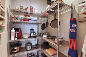 Interior - 6BR Spacious Bay View Duplex, Sleeps 16, Near DT (Milwaukee)