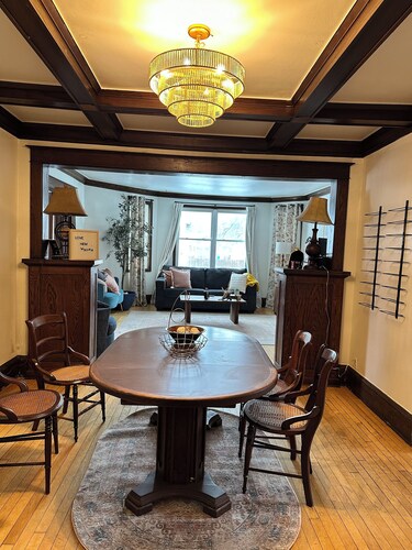 5 bedrooms with parking near NE Arts District, 15min to NSC and US Bank Stadium