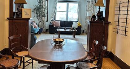 5 bedrooms with parking near NE Arts District, 15min to NSC and US Bank Stadium