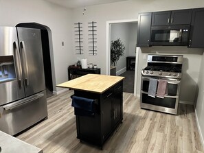 Micro-ondes, four, plaque de cuisson, lave-vaisselle