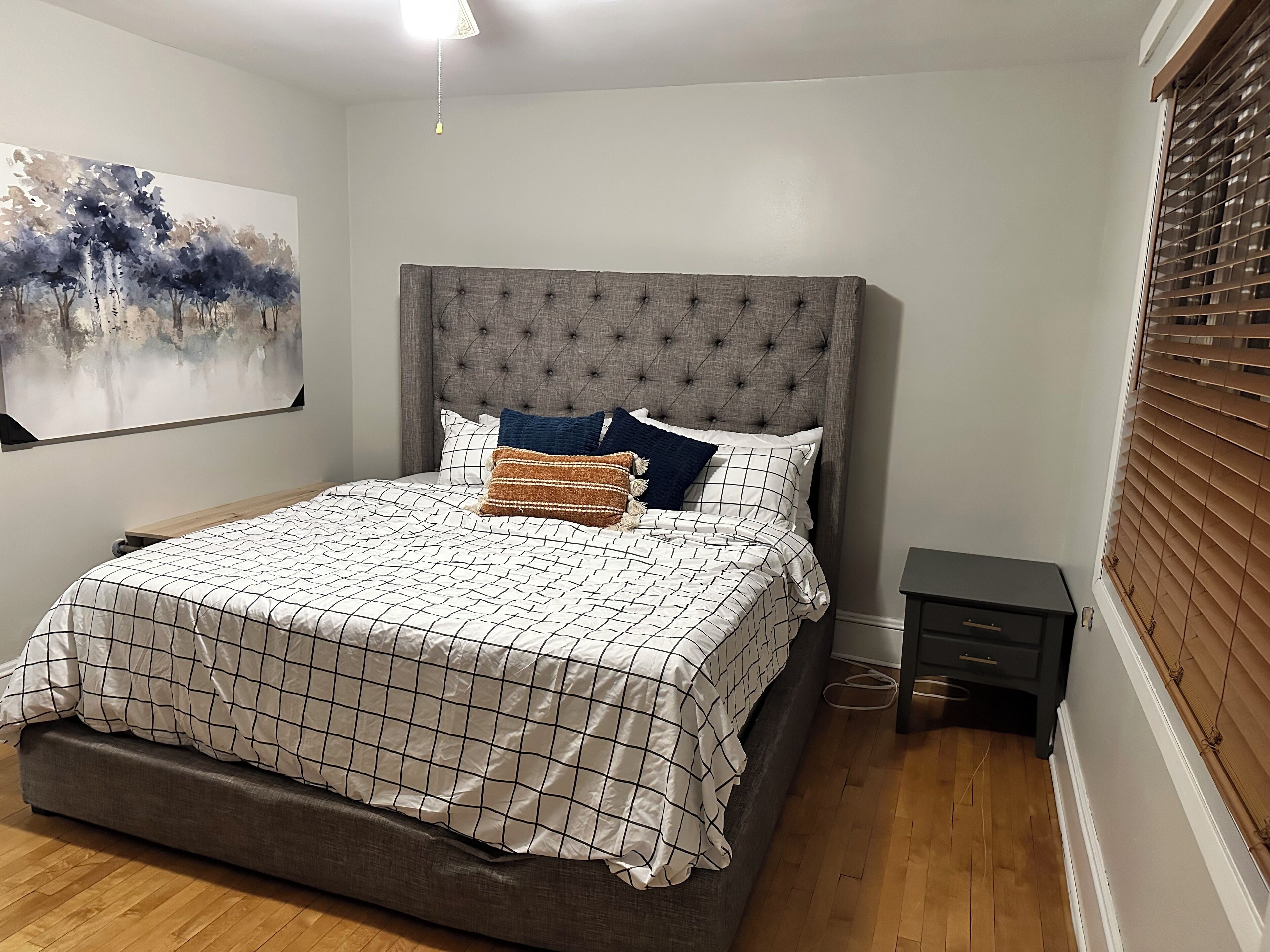 6 bedrooms, iron/ironing board, WiFi, bed sheets