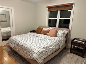 5 bedrooms, iron/ironing board, WiFi, bed sheets