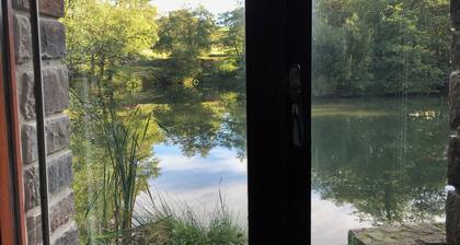 Lakeside Cottage, below the Castle