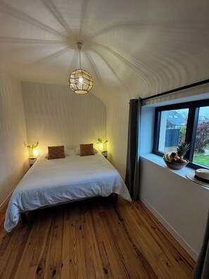 5 Schlafzimmer, Schreibtisch, Bügeleisen/Bügelbrett, Reisekinderbett