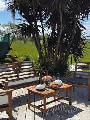 Outdoor dining - Large modern villa with a huge garden, only 500m from the sea for max. 12 guests (Plouescat)