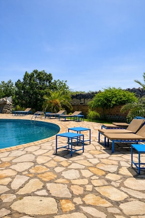 Kamar Double atau Twin Deluks, pemandangan kebun | Kolam renang | Kolam renang outdoor