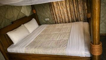 Deluxe Double Room, Garden View | Desk, iron/ironing board, free WiFi
