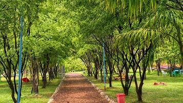 Phòng đôi hoặc 2 giường đơn Deluxe, quang cảnh vườn | Khuôn viên nơi lưu trú