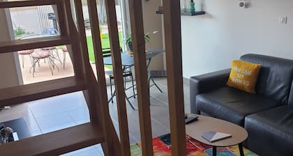 Small house near the beach, parking, garden, wifi, air conditioning