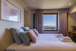 4 bedrooms, iron/ironing board, free WiFi, bed sheets - Villa Le Soleil Bleu – Panoramic sea views (Tourrettes-sur-Loup)