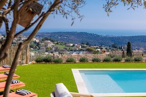 A heated pool - Villa Le Soleil Bleu – Panoramic sea views (Tourrettes-sur-Loup)