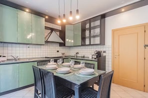 Private kitchen - Riccardo's cottage 6 minutes from the lake + Parking (Nesso)