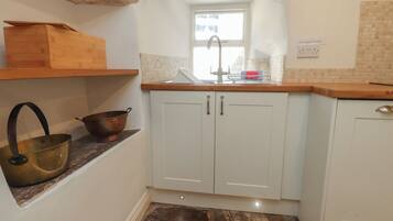 Dishwasher, cookware/dishes/utensils