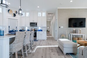 Interior - Indian Sunrise- peaceful/short stroll to beach! (Galveston)