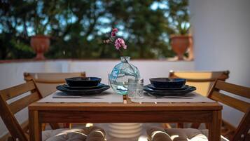 Doppia Deluxe, vista mare, fronte mare | Terrazza/patio