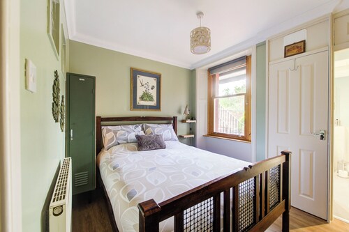 Snug 1 Bed Apartment 