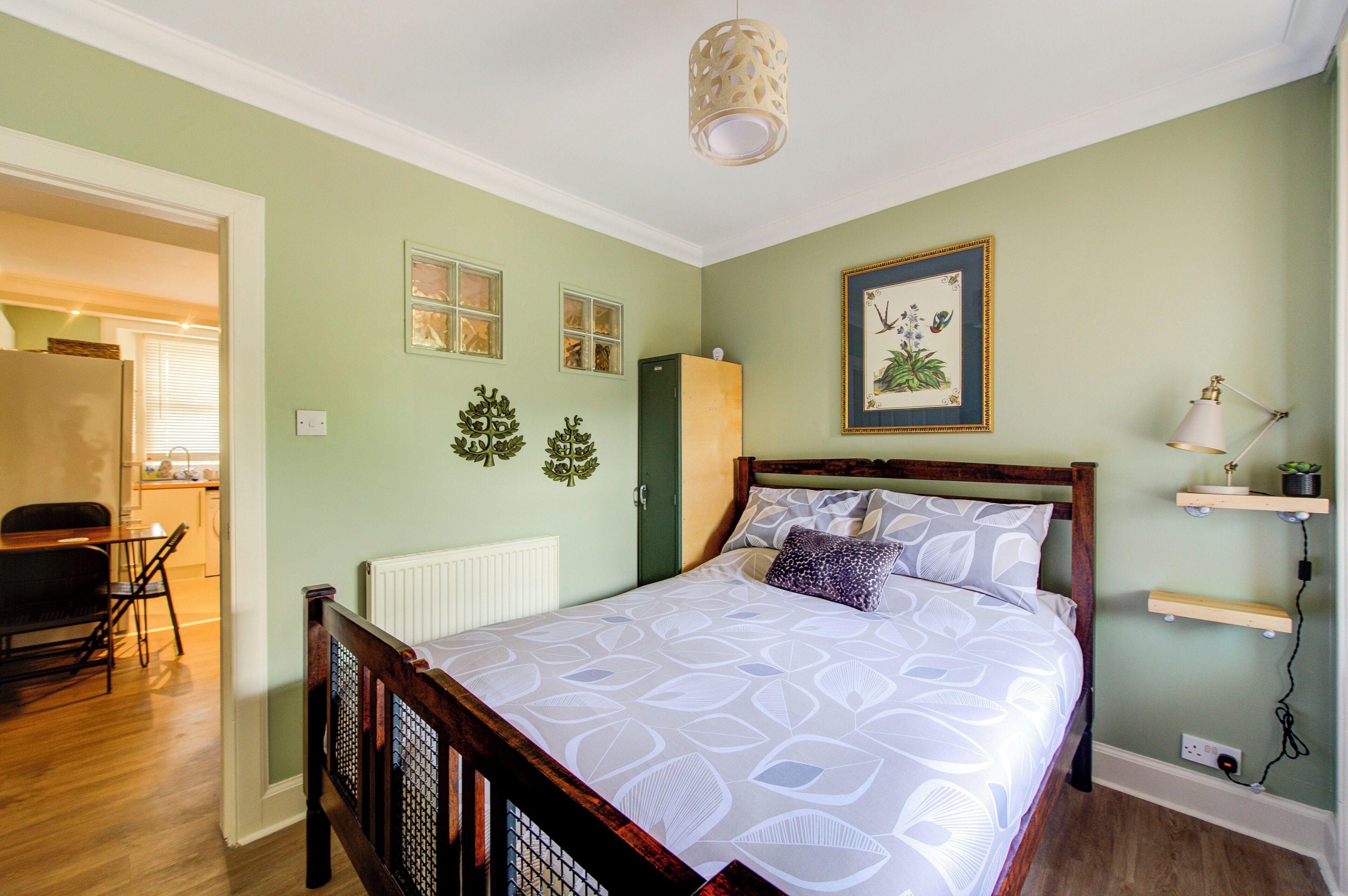 Rideaux occultants, fer et planche à repasser, Wi-Fi gratuit