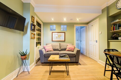 Snug 1 Bed Apartment 