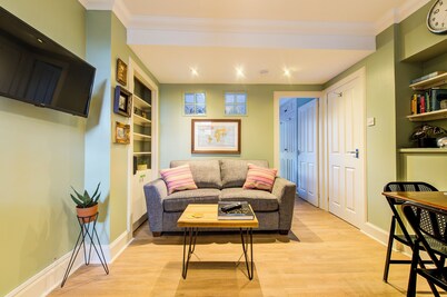 Snug 1 Bed Apartment 