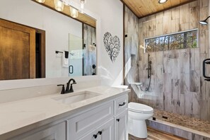 Shower, hair dryer, towels - 2-Level Deck - Stunning Views - Hot Tub - Fire Pit (Ellijay)