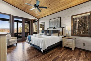 4 bedrooms, desk, iron/ironing board, travel cot - 2-Level Deck - Stunning Views - Hot Tub - Fire Pit (Ellijay)