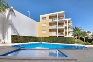 Pool - Apartment in the Old Town with Shared Pool, Garden & Wi-Fi (Albufeira)