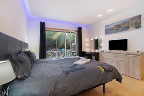 2 bedrooms, iron/ironing board, WiFi, bed sheets - Apartment in the Old Town with Shared Pool, Garden & Wi-Fi (Albufeira)