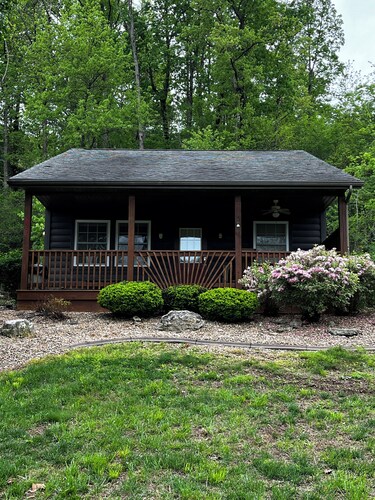 Stay in cozy cabin 2 off of Lake of the Ozarks in beautiful Sunrise Beach, MO