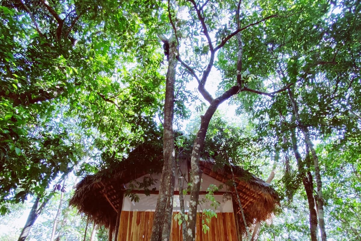 Quarto casal família, varanda coberta, vista para o rio | Escrivaninha, Wi-Fi de cortesia