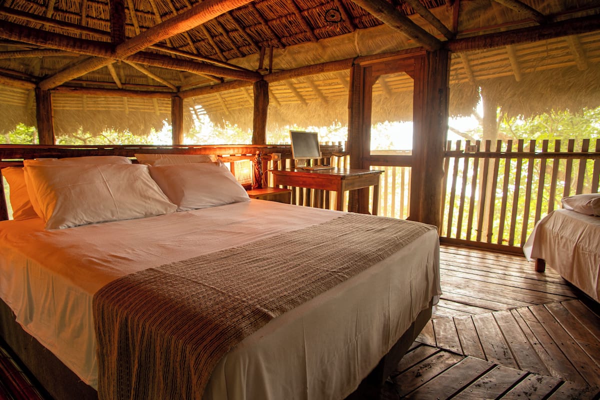 Cabana família, sacada, vista para o rio | Escrivaninha, Wi-Fi de cortesia