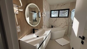 Shower, hair dryer, towels, soap - 180°C sea Giens peninsula (Carqueiranne)