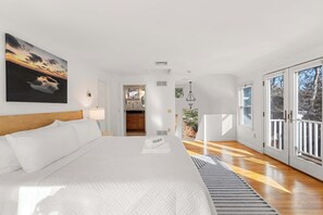 5 bedrooms, desk, iron/ironing board, WiFi