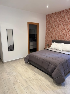 Classic Double Room | Free WiFi - 5 Santi Rooms (Naples)