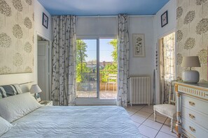 3 chambres, fer et planche à repasser, Wi-Fi, draps fournis
