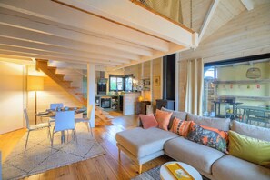 TV, fireplace - Beautiful Wood-Frame House With Spa Near the Ocean (Moliets-et-Maa)