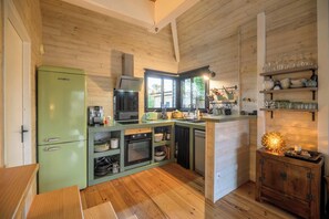 Fridge, oven, dishwasher, coffee/tea maker - Beautiful Wood-Frame House With Spa Near the Ocean (Moliets-et-Maa)