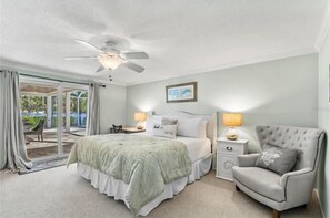 3 bedrooms, iron/ironing board, free WiFi, bed sheets - The Coastal Nest - Upscale Residential Home! (Siesta Key)
