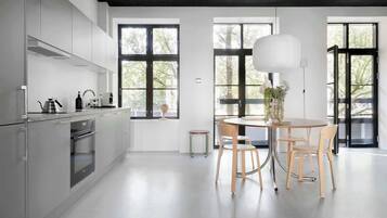 Réfrigérateur, four, plaque de cuisson, lave-vaisselle