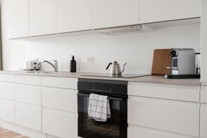 Kühlschrank, Ofen, Herdplatte, Geschirrspüler