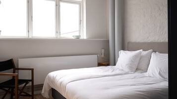 Ferros/tábuas de passar roupa, berço de viagem, Wi-Fi, roupa de cama