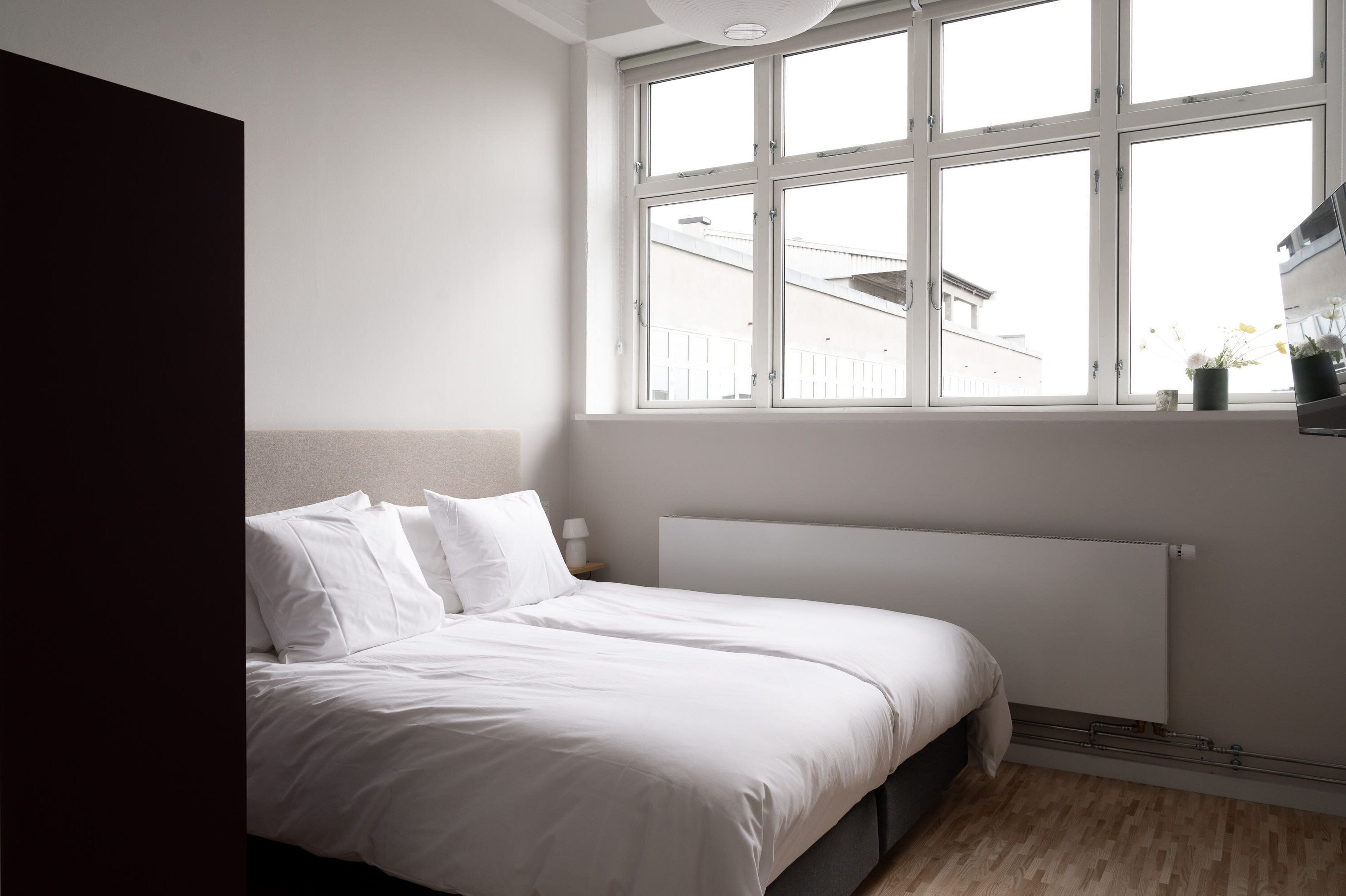 Ferros/tábuas de passar roupa, berço de viagem, Wi-Fi, roupa de cama