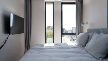 Iron/ironing board, travel cot, WiFi, bed sheets