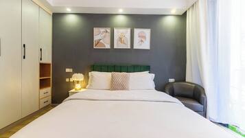 Iron/ironing board, WiFi, bed sheets