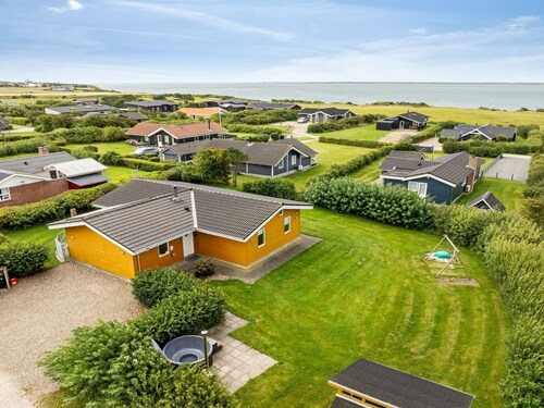 "Elnur" - 200m to the fjord by Interhome