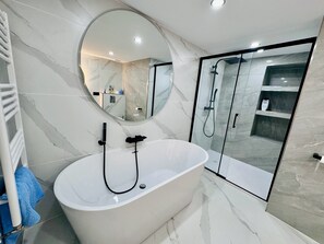 Shower, hair dryer, bidet - Villa Serenity | Private pool, air conditioning, view of the bay of Roses, up to 13 people (El Mas Fumats)