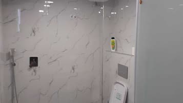 Comfort Triple Room, City View | Bathroom | Shower, hair dryer, towels, shampoo