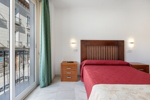 Een strijkplank/strijkijzer, wifi, beddengoed