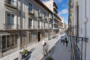 Property grounds - Room 'Habitación 102' with Balcony, Wi-Fi and Air Conditioning (Granada)